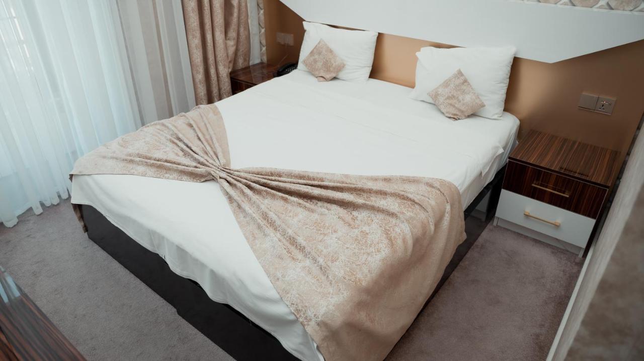 Dionis Hotel Baky Esterno foto