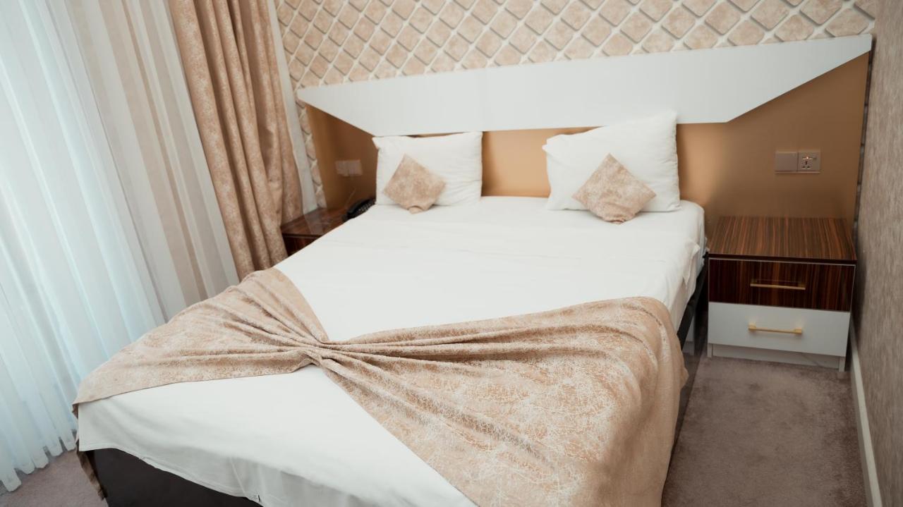 Dionis Hotel Baky Esterno foto