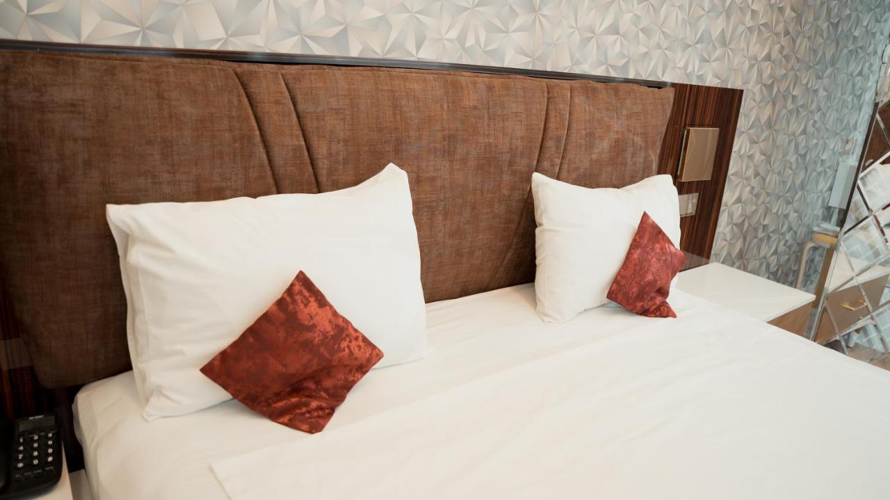 Dionis Hotel Baky Esterno foto