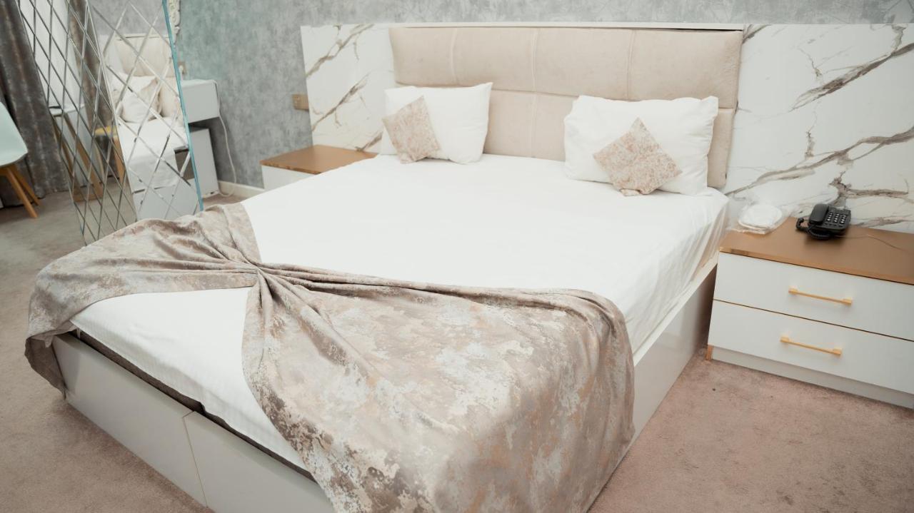 Dionis Hotel Baky Esterno foto